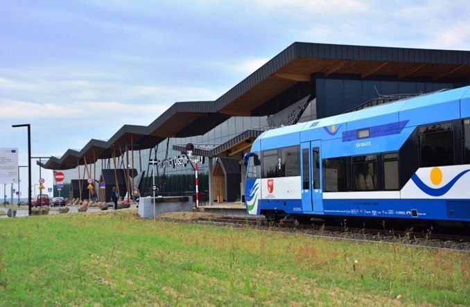 Olsztyn-Mazury: Rośnie liczba połączeń kolejowych na lotnisko