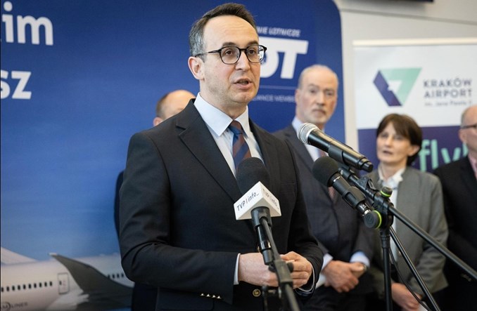 Klimczak broni PGL: Uratował LOT, jest potrzebny