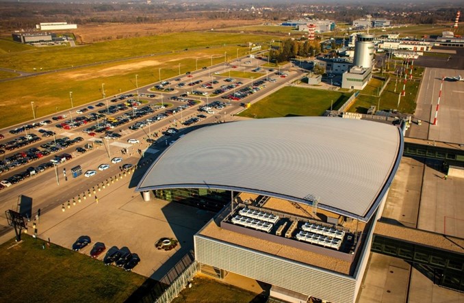 Linia kolejowa na lotnisko w Rzeszowie zagrożona. Województwo przegrało konkurs