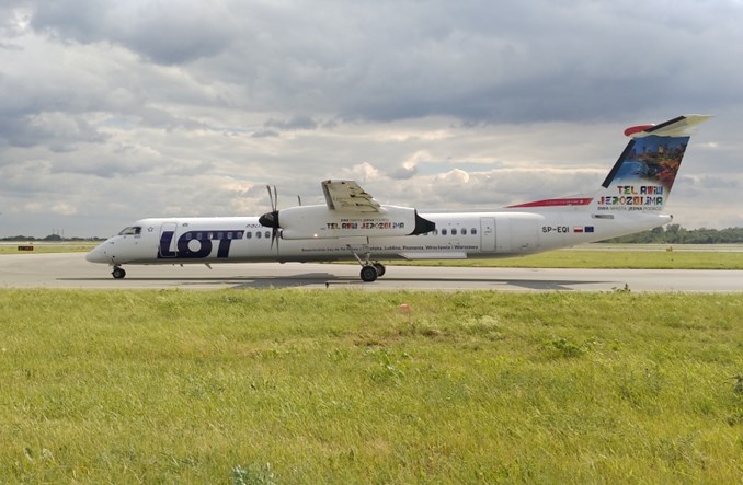 Dash po raz kolejny awaryjnie ląduje na Okęciu. LOT: Bombardiery spełniają normy