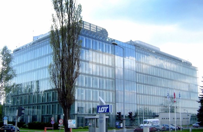 LOT zamknie półrocze zyskiem wyższym od zakładanego