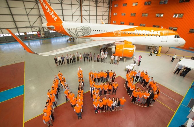 Zostań stewardessą w EasyJet. Linia rekrutuje 1200 pracowników pokładowych