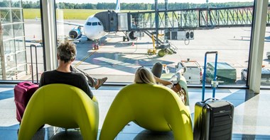 Jak zarobić na lotnisku w erze coraz niższych opłat lotniskowych