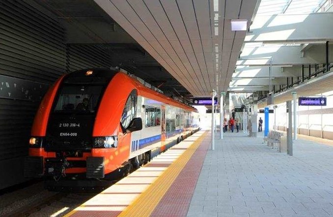 Na krakowskie lotnisko pociągiem z opóźnieniami