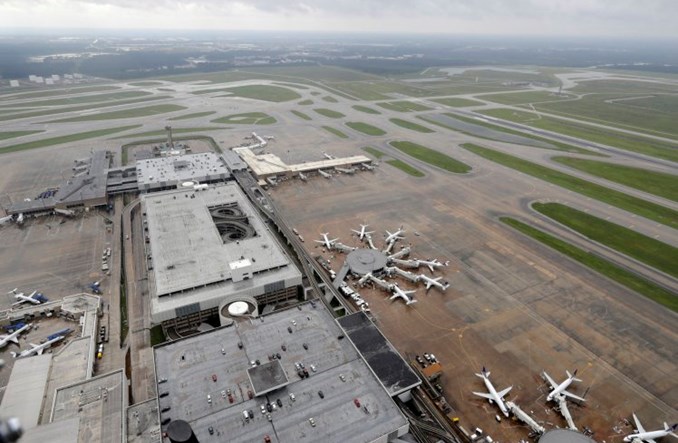 Azja: Tajfuny ogromnym zagrożeniem dla uziemionych samolotów