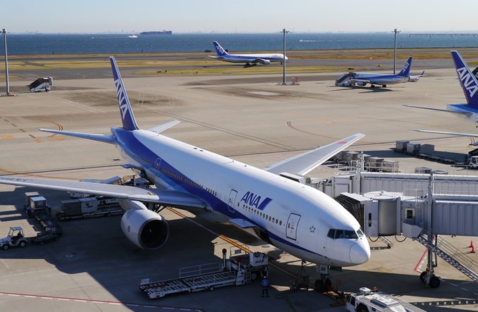 Projekt superlotniska stoi w miejscu. Kłótnia o kolej trwa