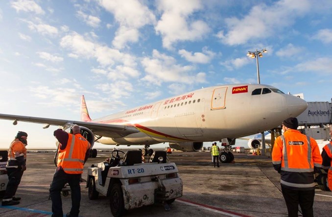 Koparka uszkodziła rurociąg z paliwem w Auckland. Setki lotów odwołanych