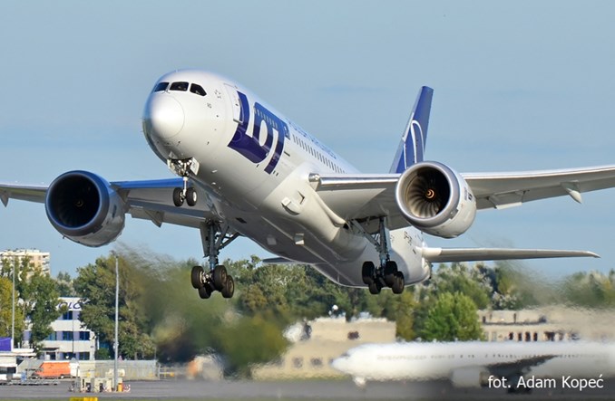 LOT: Dreamlinerem do Grecji