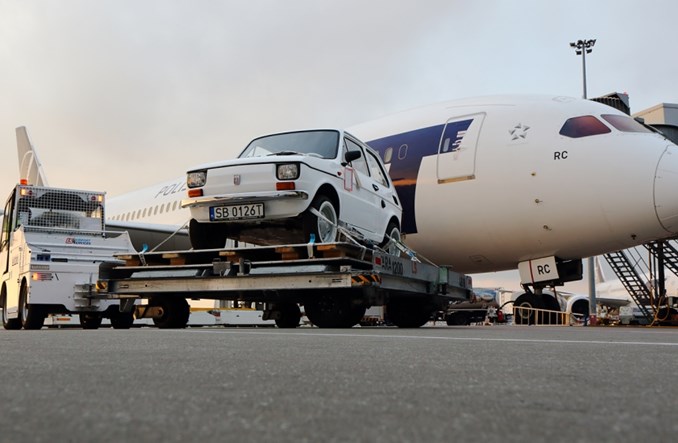 Dreamliner LOT-u z Maluchem dla Toma Hanksa w drodze do Los Angeles 