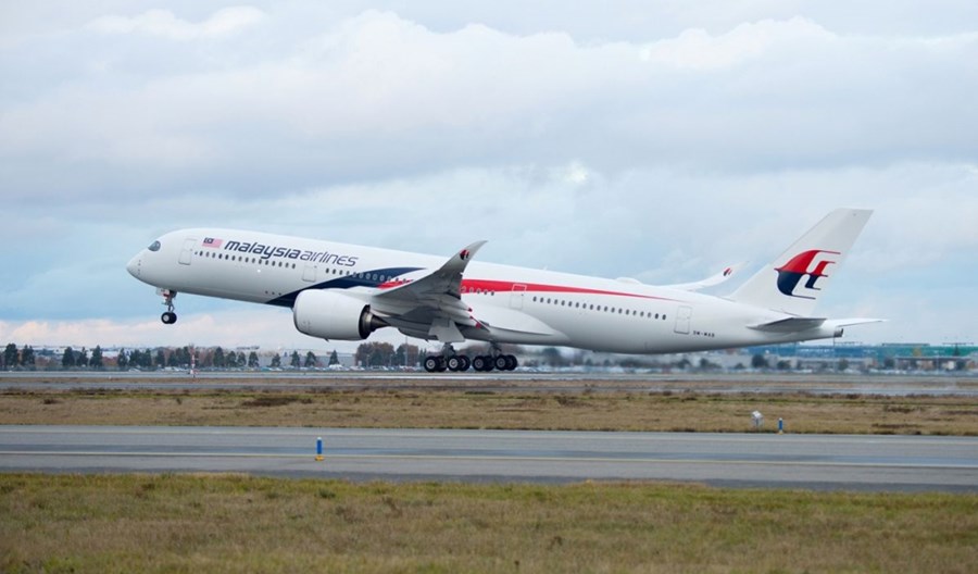 800 milionów euro dla Malaysia Airlines. Linie są zabezpieczone co najmniej na 4 lata 800 milionów euro dla Malaysia Airlines. Linie są zabezpieczone co najmniej na 4 lata