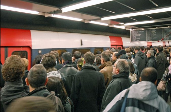 Strajk w paryskiej kolei utrudnił dojazd na lotnisko