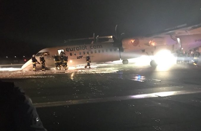 Awaryjne lądowanie na Lotnisku Chopina. Q400 Dash uderzył kadłubem o pas