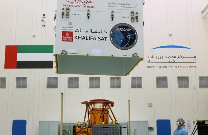 Linie Emirates SkyCargo przewożą pierwszego satelitę wyprodukowanego w ZEA