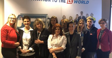 Kobiety w branży lotniczej są wciąż w mniejszości. Trend zmienia się powoli