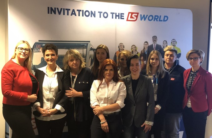 Kobiety w branży lotniczej są wciąż w mniejszości. Trend zmienia się powoli