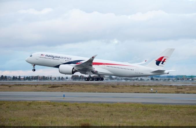 Malaysia Airlines nad przepaścią. Koniec środków finansowych w listopadzie