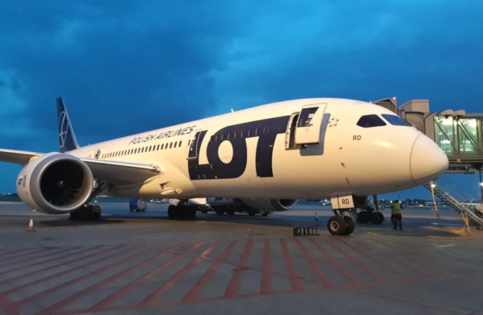 LOT leci do Singapuru