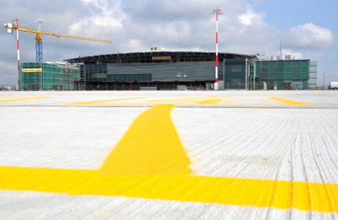 Podkarpackie z pieniędzmi na pociągi do lotniska. Czeka na rozstrzygnięcie w sprawie torów