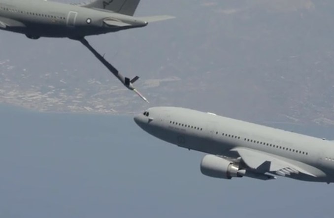 Pierwsze w historii automatyczne tankowanie dużego samolotu w powietrzu
