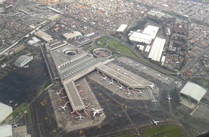 Kłopoty megalotniska w Meksyku