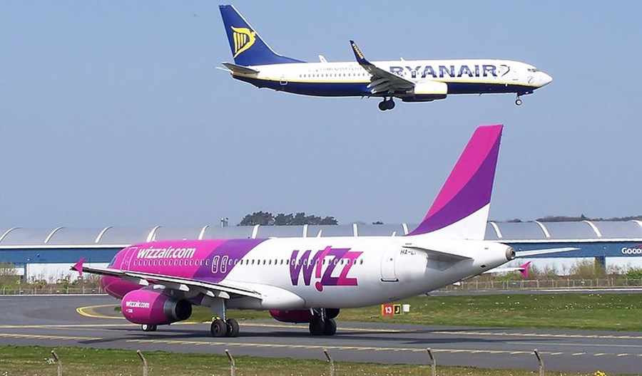 Koronawirus. Wizz Air odwołuje większość lotów do Włoch, Ryanair czeka Koronawirus. Wizz Air odwołuje większość lotów do Włoch, Ryanair czeka