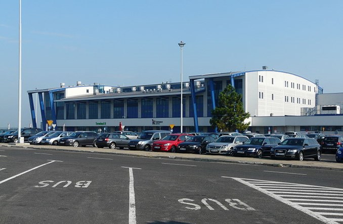 KZK GOP. Karta płatnicza będzie biletem w drodze na lotnisko