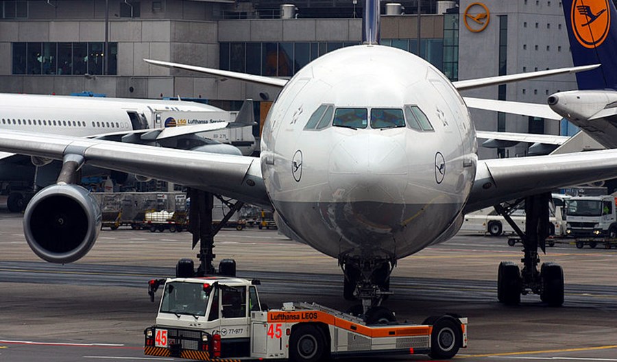 Frankfurt zamknął i dostosował pas startowy do uziemionych samolotów Lufthansy Frankfurt zamknął i dostosował pas startowy do uziemionych samolotów Lufthansy
