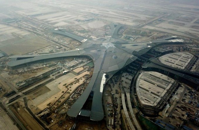 Coraz bliżej ukończenia autostrady łączącej nowe lotnisko w Pekinie