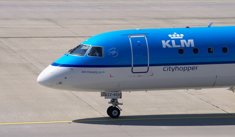 Pasażerowie KLM muszą nosić własne maski ochronne przez cały lot Pasażerowie KLM muszą nosić własne maski ochronne przez cały lot