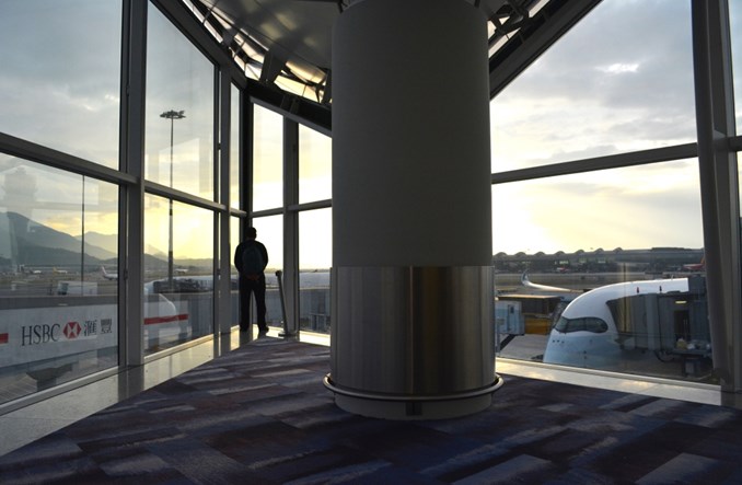 Władze Hongkongu wykupią pół mln biletów w celu wsparcia linii lotniczych 