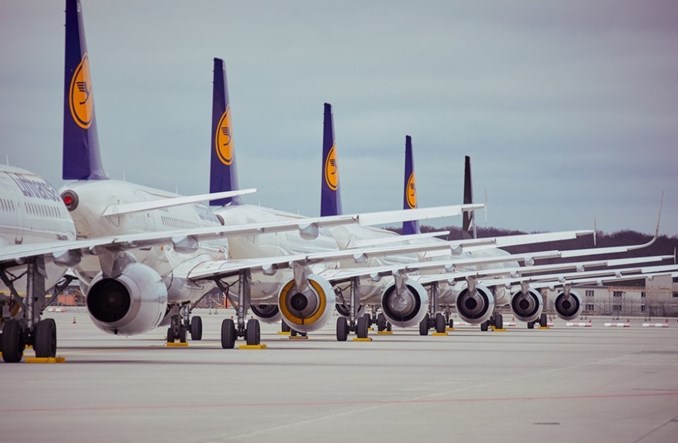 Koronawirus: Lotniska jak parkingi. Dla uziemionych samolotów brakuje miejsc