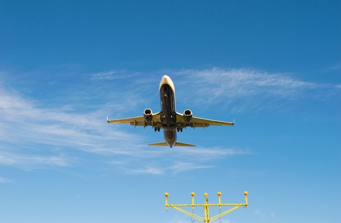 Polska chce aby lotnictwo płaciło więcej za CO2. Bilety zdrożeją?