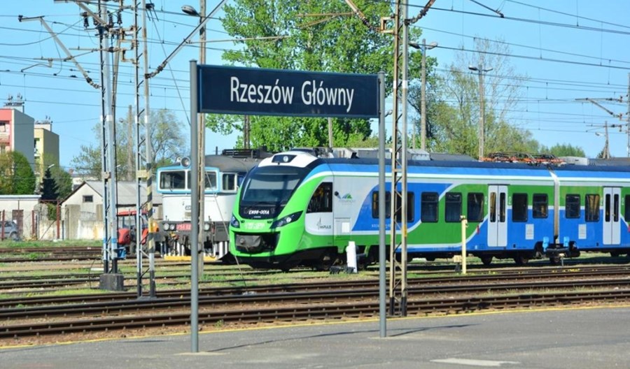 Osiem pociągów z Rzeszowa do lotniska w Jasionce Osiem pociągów z Rzeszowa do lotniska w Jasionce