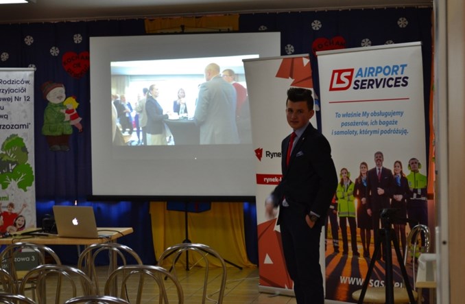 Uczeń ósmej klasy rozpowszechnia wiedzę lotniczą!