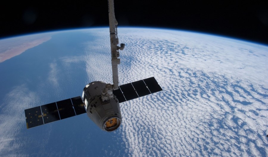 Brytyjski satelita ma rozwiązać problem kosmicznych śmieci Brytyjski satelita ma rozwiązać problem kosmicznych śmieci