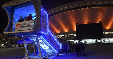 Poczuj się jak na płycie lotniska. Wyjątkowe schody w centrum Katowic 