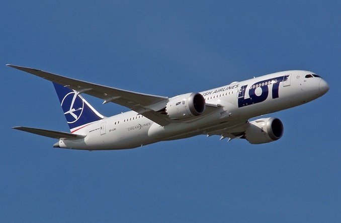 Dreamliner PLL LOT zabrał Polaków z Peru. Akcja #LOTdoDomu" z Limy jak książki