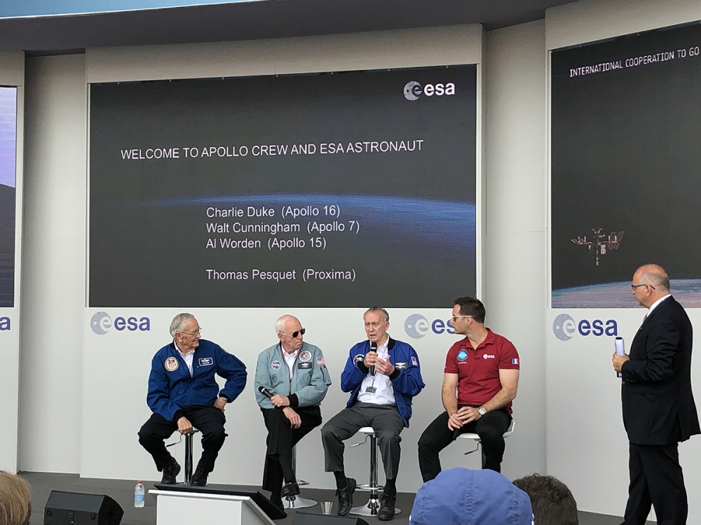 Panel ESA i astronauci z misji Apollo