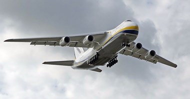 An-124 Rusłan: Części okrętowe poleciały z Warszawy do Korei (Zdjęcia)