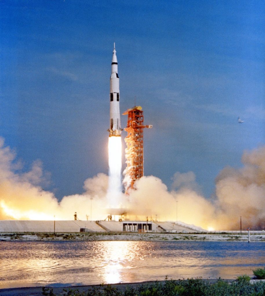 Start rakiety Satrun V do misji Apollo 11
