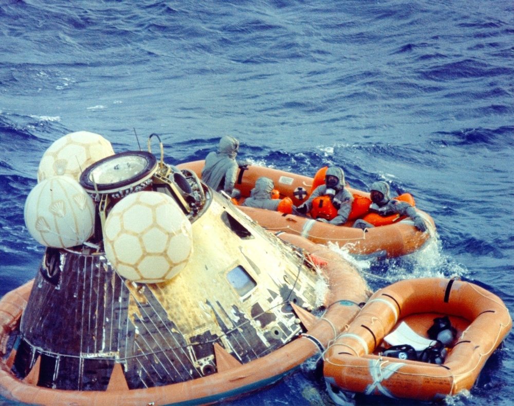 Kapsuła misji Apollo 11 po lądowaniu