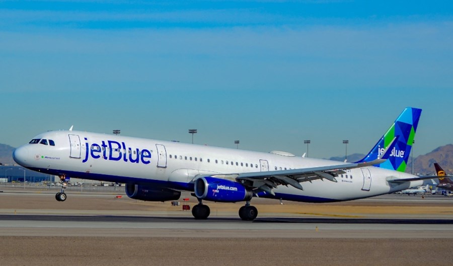 JetBlue z wymogiem osłon na twarz dla pasażerów JetBlue z wymogiem osłon na twarz dla pasażerów