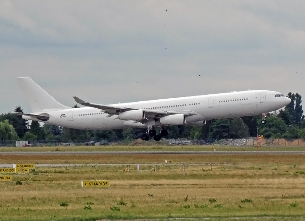 Airbus A340-300 Air Belgium (OO-ABE)