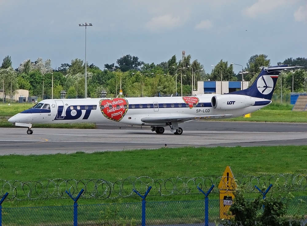 Embraer ERJ-145 w barwach PLL LOT i WOŚP