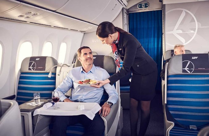 Trwają nabory do LOT Cabin Crew. Open Days w Krakowie i we Wrocławiu