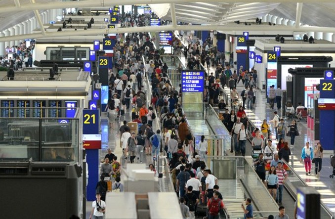 Hongkong: Protesty znów uderzyły w lotnisko