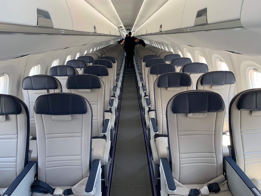 Wnętrze Embraera E195-E2