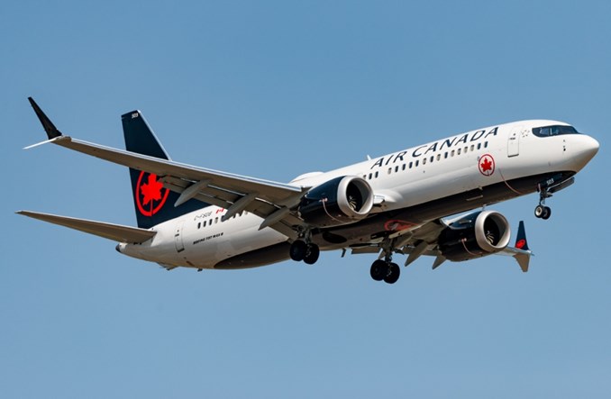 Boeing 737 MAX linii Air Canada miał problem z silnikiem i lądował awaryjnie