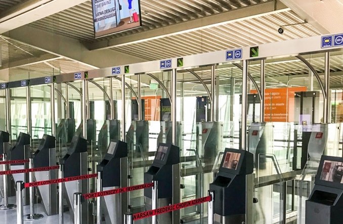 Mazowieckie lotniska: Odprawa w 15 sekund dzięki bramkom biometrycznym