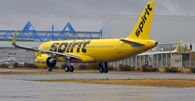 USA: Przewoźnicy podnoszą wynagrodzenia stewardess i pilotów